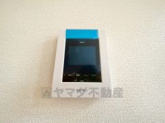 防犯性もばっちり、TVモニター付きインターホン完備。大きなモニターで玄関先を確認できます。録画機能が付いているので不在時の訪問者も確認できて安心です＾＾