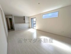 家具を配置しても十分なゆとりがある広さです。ダイニング、リビングをしっかり分けて使えるため生活導電が整いやすいですね＾＾