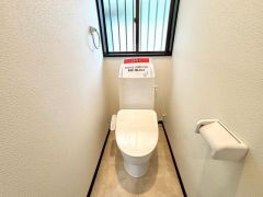 ウォシュレット、暖房便座、節電・節水機能など、使い勝手のよい高機能トイレです。