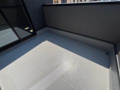 陽当たりの良いバルコニーです。お洗濯やお布団干しはもちろん、日光浴スペースにも。足元は防水工事施工済です。