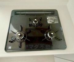 3種類の料理が同時に調理できる、3口ガスコンロ。忙しい夕食の支度時間が短縮できて効率よくお料理が楽しめます。