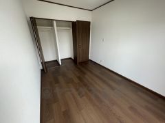 クローゼット付きなので、すっきりと整理整頓でき気持ちよく過ごせますね＾＾