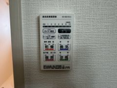 浴室暖房乾燥機には、暖房、乾燥、涼風、換気の4つの機能が付いています。タイマー付きです。雨の日はもちろん、急ぎで洗濯する必要のあるお子様の体操服や、下着類などを乾かすのに便利です。