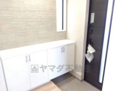 たっぷり収納できるシューズボックス付きなので、家族全員の靴がきれいに整頓できます。