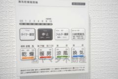 浴室暖房乾燥機には、暖房、乾燥、涼風、換気の4つの機能が付いています。タイマー付きです。換気・雨の日の洗濯も安心です＾＾