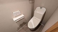 ウォシュレット、暖房便座、節電・節水機能など、使い勝手のよい高機能トイレです。