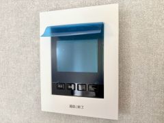 防犯性、セキュリティ対策に安心できるテレビモニター付きインターフォンです。セールスマン対策にもなり安心できます。