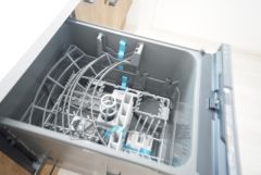 炊事時間を大幅に短縮できる食器洗浄乾燥機付き＾＾食器を洗う手間が減るので家族とのコミュニケーションの時間や自分の時間が増えますね。