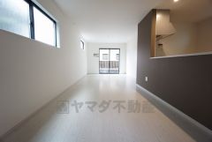 おしゃれなキッチンを中心とした開放的なリビング。お友達や親せきをお招きするのも楽しみです＾＾