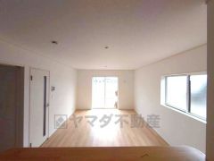 2面採光を確保したリビングは、陽光あふれる明るい空間です。