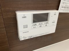 湯量・湯温の設定、そして保温までワンタッチのフルオートバス。便利な追い炊き機能付きです。