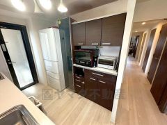 カップボード付きでスッキリ片付くキッチン