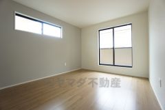 8帖の主寝室はアクセントクロスがオシャレですね。インテリアでどんな部屋にするのか考えるのも楽しみです。
