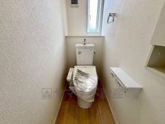 ウォシュレット、暖房便座、節電・節水機能など、使い勝手のよい高機能トイレです。