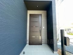 家の顔となる玄関扉がかっこいいと、たくさんの人を招き入れたくなりますね＾＾