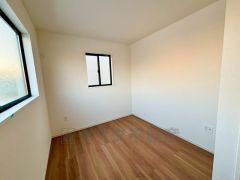 2面採光を確保した爽やかな風を感じて起きる朝は、快適生活の始まりに。 居室としてももちろん、収納や書斎、お子様のプレイスペースにも＾＾