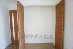 リビングには収納が設けられています。日用品や備蓄品の収納に便利ですね＾＾