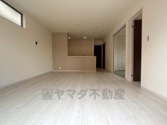家族が集まる開放的なリビング。思い思いの時間を過ごしたり、家族みんなで食事をしたり、素敵な団らんの場になりますね＾＾