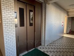 エレベーター完備。