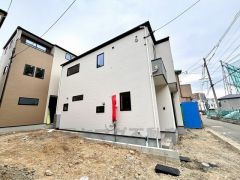 前面道路は6ｍと広々としているので、駐車も楽々できますね＾＾