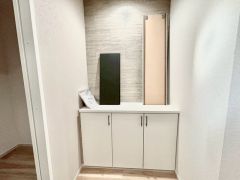 たっぷり収納できるシューズボックス付きなので、家族全員の靴がきれいに整頓できます。