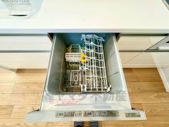 普通に食器洗いをする時より水道代が70％ほど削減できます。夜お休みになるときに食洗器を利用すれば朝起きた時には食器が綺麗になっていますので便利です。