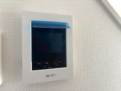 防犯性、セキュリティ対策に安心できるテレビモニター付きインターフォンです。セールスマン対策にもなり安心できます。