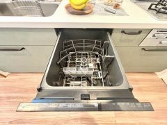 炊事時間を大幅に短縮できる食器洗浄乾燥機付き＾＾食器を洗う手間が減るので家族とのコミュニケーションの時間や自分の時間が増えますね。