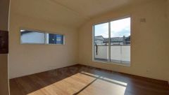 大きめのクローゼットがついた使いやすい洋室です。