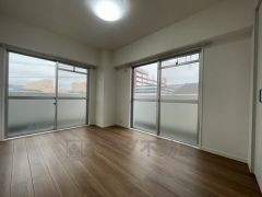 2面採光を確保した明るい室内は、風通しも良く、大変居心地の良い空間となっております。爽やかな風を感じて起きる朝は、快適生活の始まりに。