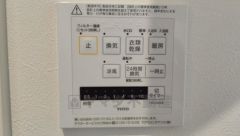 浴室暖房乾燥機付き。天候に左右されず、いつでも好きなときに洗濯物を干せるので、仕事や家事で忙しい方に重宝します。