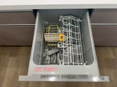 炊事時間を大幅に短縮できる食器洗浄乾燥機付き＾＾食器を洗う手間が減るので家族とのコミュニケーションの時間や自分の時間が増えますね。