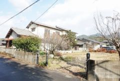 敷地が広いので、ゆとりある間取りや優雅な平屋も建築可能。事務所併設にも。