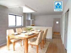 （家具はCGによるイメージとなります。）キッチンから会話が弾みそうなダイニングです。お友達や親せきをお招きするのも楽しみになりますね＾＾