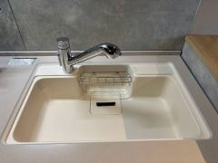色も形もキレイなシンクは、広さも確保しているので、大きめの鍋も簡単に洗えます＾＾