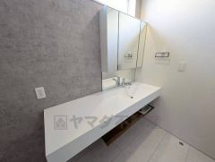 注文住宅のようなスタイリッシュな洗面化粧台は朝の支度も楽しくなります