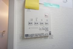 浴室暖房乾燥機には、暖房、乾燥、涼風、換気の4つの機能が付いています。タイマー付きです。換気・雨の日の洗濯も安心です＾＾