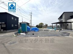 土地50坪以上。20帖以上のリビングを中心にゆとりある空間設計が魅力の4LDK住宅。収納も充実しているので快適な暮らしを実現できます＾＾