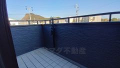 陽当たりの良いバルコニーです。お洗濯やお布団干しはもちろん、日光浴スペースにも。