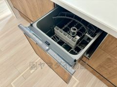 炊事時間を大幅に短縮できる食器洗浄乾燥機付き＾＾食器を洗う手間が減るので家族とのコミュニケーションの時間や自分の時間が増えますね。