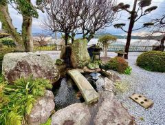 趣ある日本庭園を眺めながら過ごす贅沢な住空間。