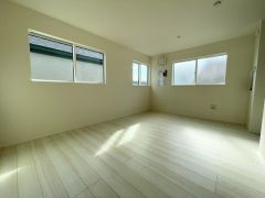 お気に入りの家具を配置したり、お好きな雑貨を飾って居心地の空間を作りたいですね＾＾