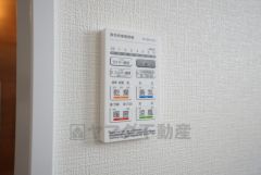 浴室暖房乾燥機には、暖房、乾燥、涼風、換気の4つの機能が付いています。タイマー付きです。換気・雨の日の洗濯も安心です＾＾