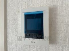 防犯性、セキュリティ対策に安心できるテレビモニター付きインターフォンです。セールスマン対策にもなり安心できます。