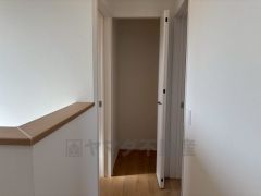 2階ホールには収納を設けています。生活用品のストック、清掃道具の収納場所としても重宝しますね。