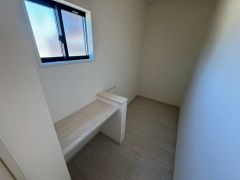 キッチン奥にある家事室です＾＾