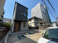 小学校まで徒歩5分以内　通学の負担が少なく、お子様も安心して通える環境