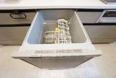 家事の時間が短縮できる食器洗浄乾燥機付。後片付けも楽になりますね。