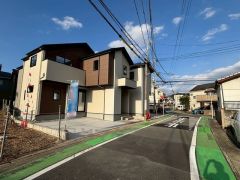 南東側約6～6.4ｍの公道に面しています。