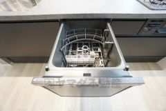 炊事時間を大幅に短縮できる食器洗浄乾燥機付き＾＾食器を洗う手間が減るので家族とのコミュニケーションの時間や自分の時間が増えますね。